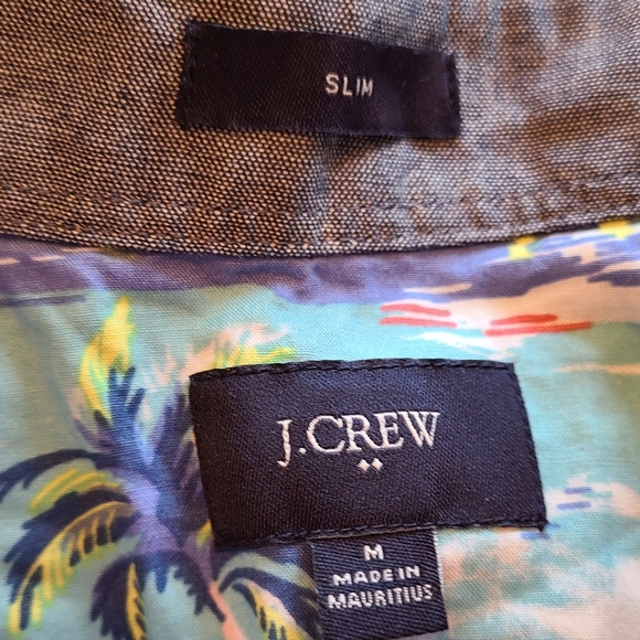 J. Crew Men's Classic Short Sleeve Button Down Shirt, Size: Medium Color: Island - Picture 7 of 16